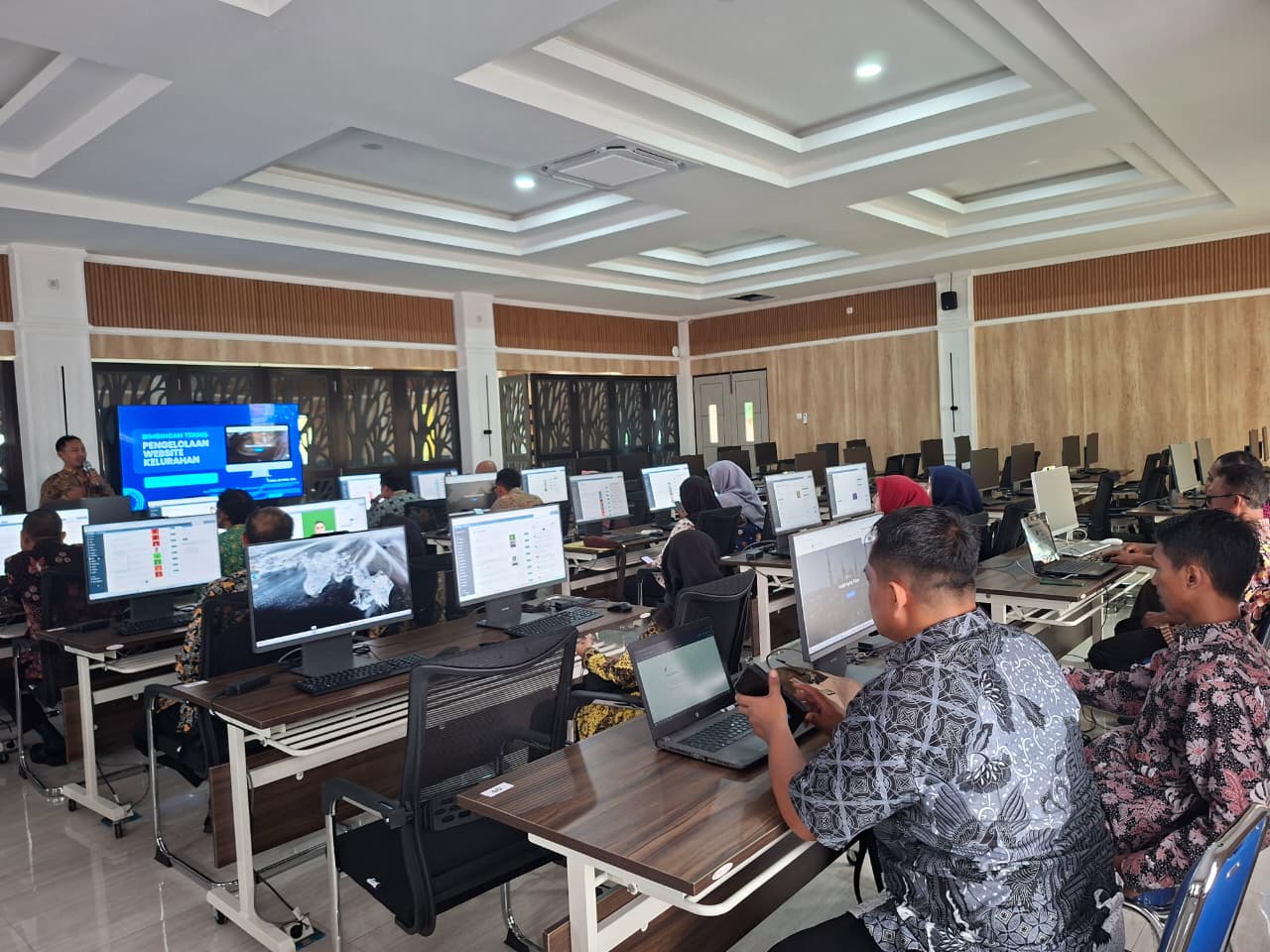 Kelurahan Sendangharjo Berpartisipasi dalam Bimbingan Teknis Website Kelurahan