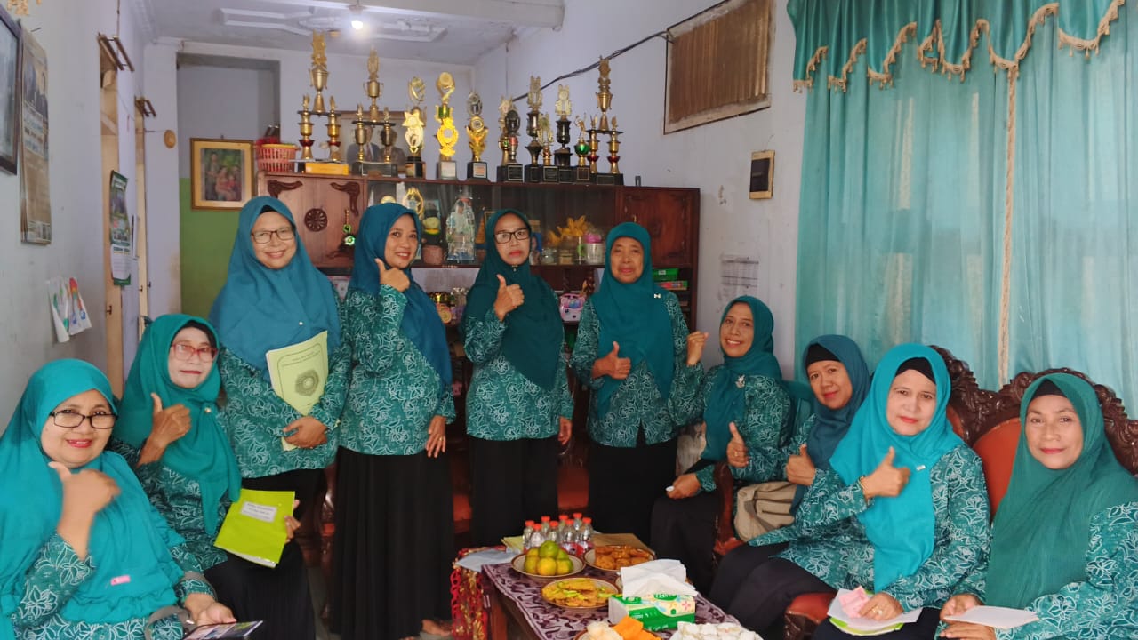 Pertemuan Rutin Pemberdayaan Kesejahteraan Keluarga (PKK) RW 05 Setiap Bulan di Minggu Pertama