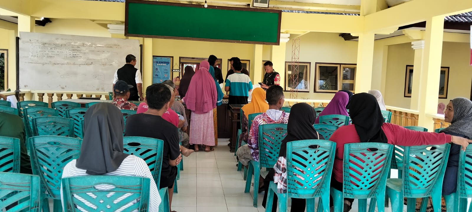 Kelurahan Sendangharjo kembali menyalurkan Program Bantuan Pangan dari Badan Urusan Logistik (BULOG) kepada ratusan Keluarga Penerima Manfaat (KPM).